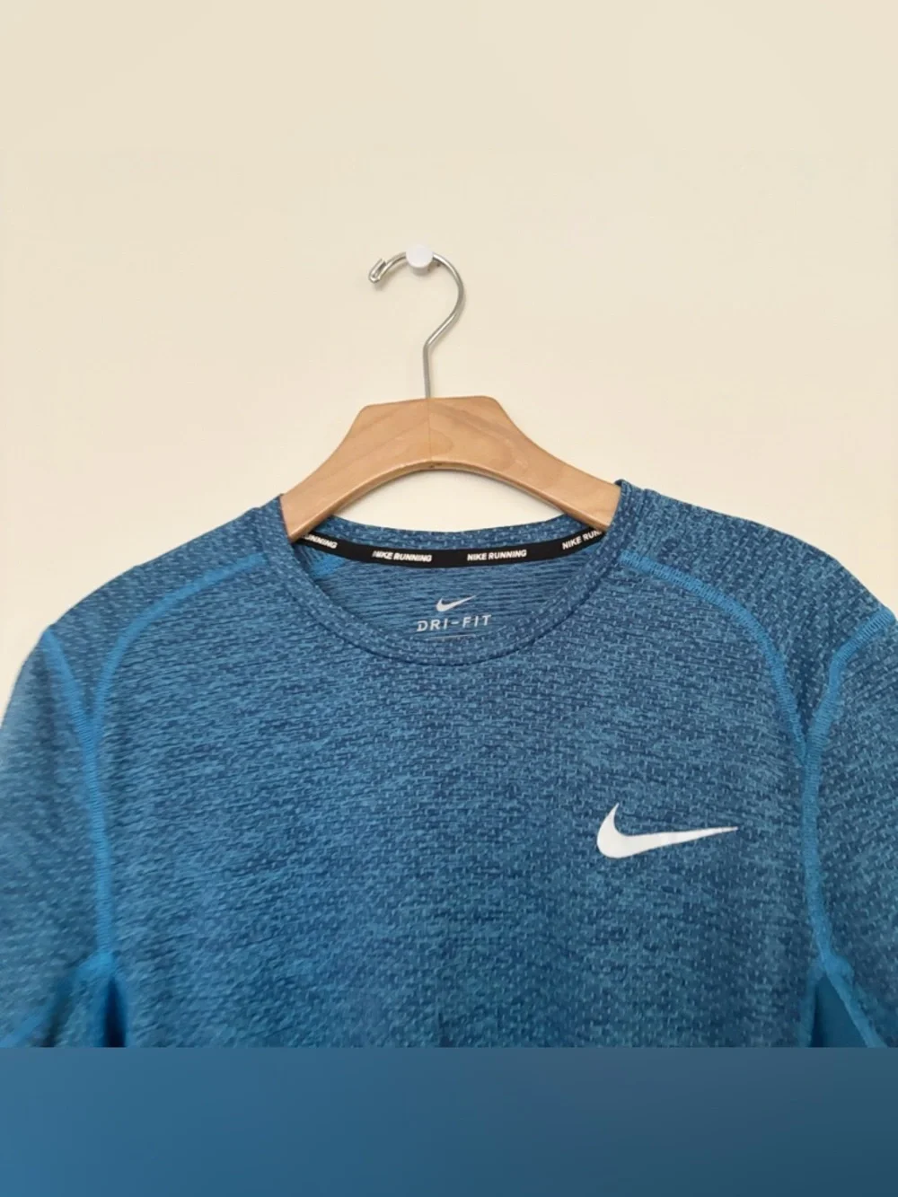 Nike Breathe Miler Running T-shirt Mens Size Medium Short Sleeve Tee Performance